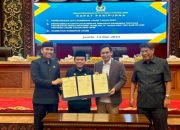 Ketua DPRD Provinsi Jambi pimpin Paripurna persetujuan  4 Laporan Pansus Menjadi Rekomendasi Dewan