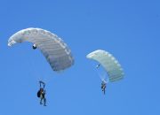 Penerjun Multinasional dan TNI Menari di Langit Banongan