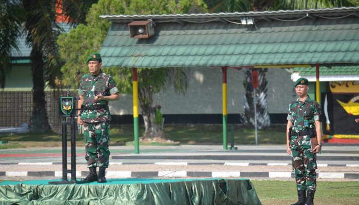Danrem 043/Gatam Pimpin Apel Gelar Pasukan Siaga Kontijensi Bencana Batalyon Komposit PRCPB
