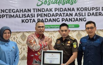 Walikota Padang Panjang Beri Apresiasi dan Penghargaan Ke Kejari Padang Panjang