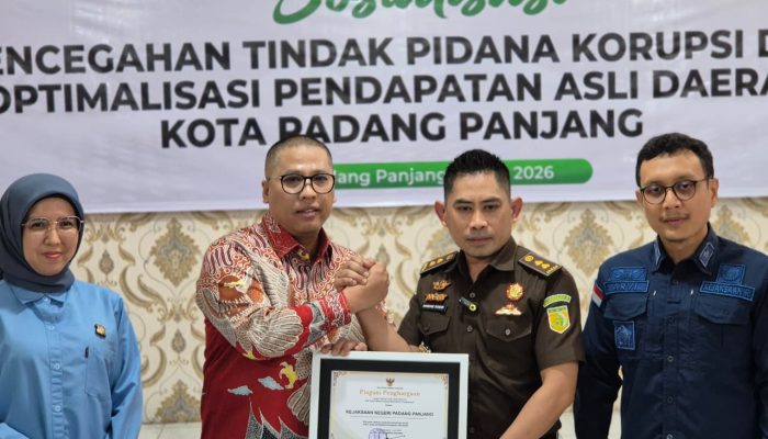 Walikota Padang Panjang Beri Apresiasi dan Penghargaan Ke Kejari Padang Panjang